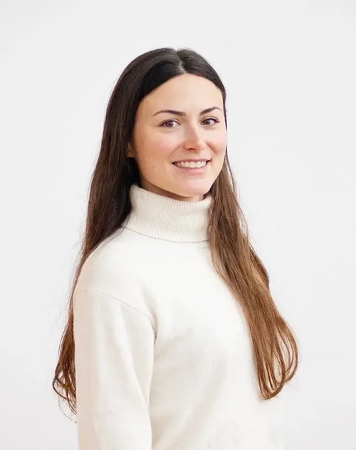 portrait of a french e-commerce specialist