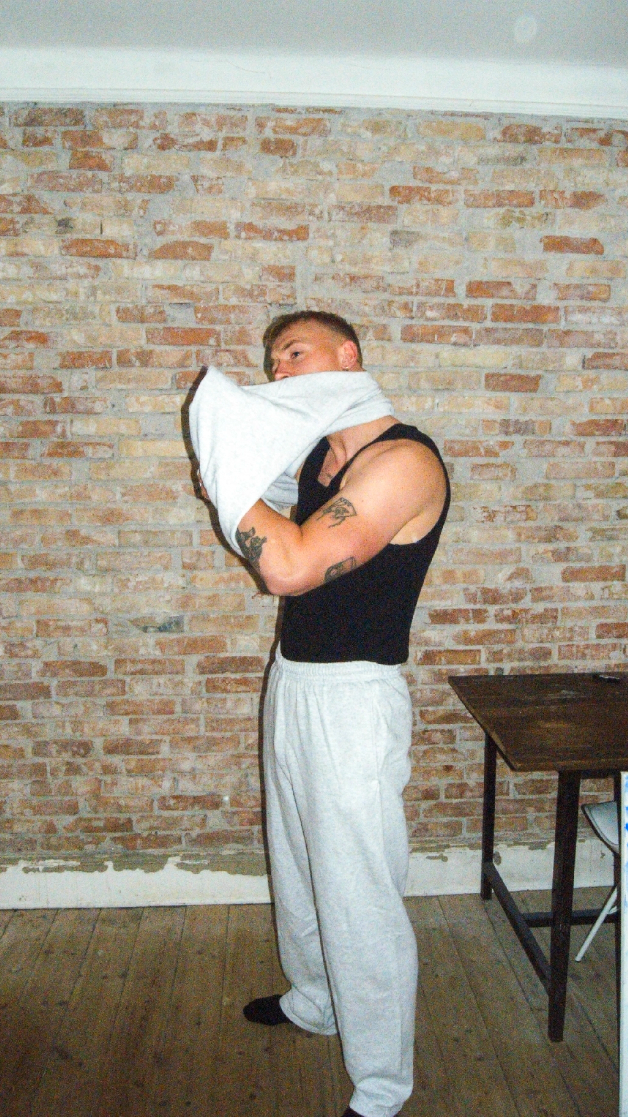 man in gey sweat pants 