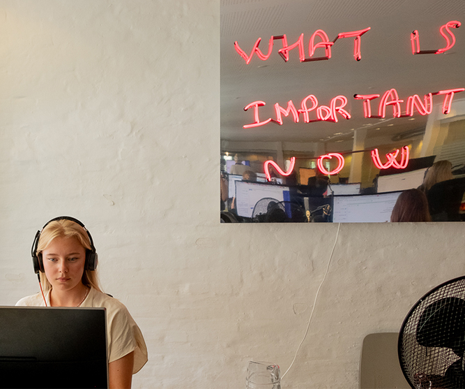 Native e-commerce manager helping webshops expand abroad